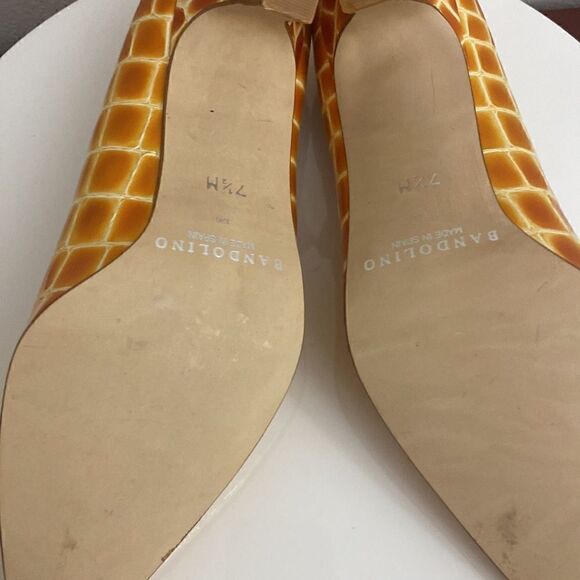 🦒🦒Unique Bandolino  Made in Spain Copper and White design!! - Picture 7 of 9